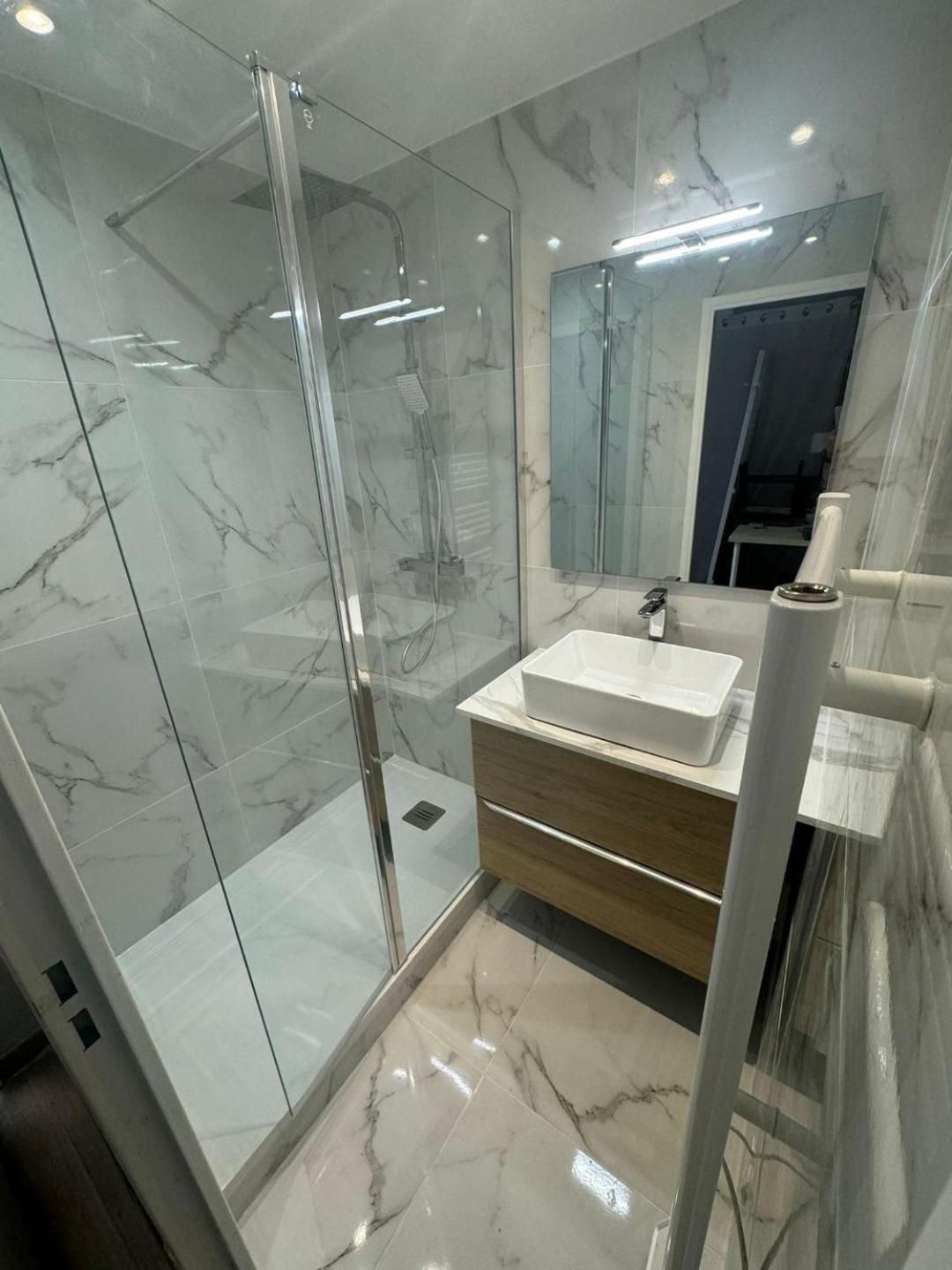 Appartement 2 Pieces En Etage Eleve, Centre-Ville Au Calme, Petite Vue Mer نيس المظهر الخارجي الصورة
